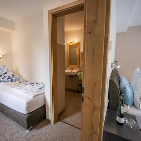 Landgasthof Winzerscheune Otel Valwig